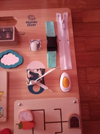 Tablero multisensorial para bebés