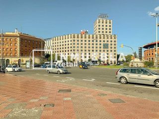Local comercial en venta en El Camp de l'Arpa del Clot en Barcelona