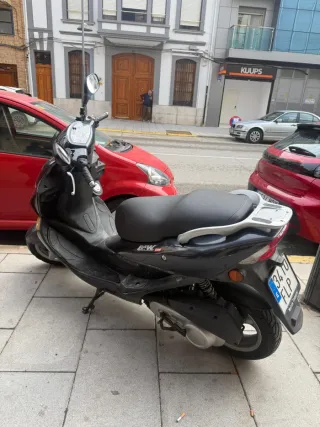 Kymco Bet & Win 125cc o cambio S25 ultra iPhone 17