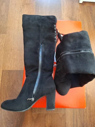 Botas mosqueteras altas XTI negras con cordones