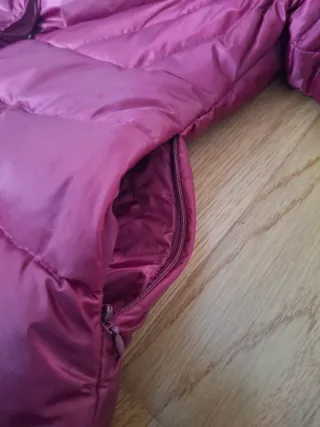 Abrigo acolchado burdeos niña