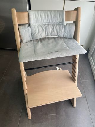 Trona Stokke tripp trapp roble natural can cogín