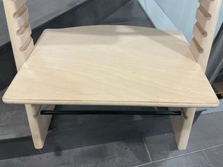 Trona Stokke tripp trapp roble natural can cogín