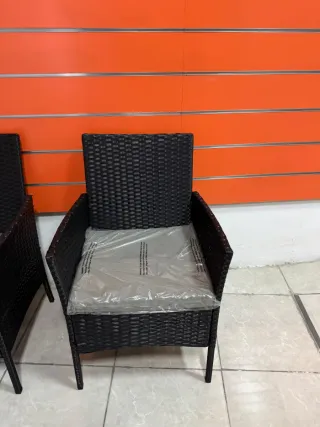 Conjunto ratán: mesa + 2 sillones