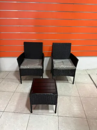 Conjunto ratán: mesa + 2 sillones