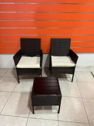 Conjunto ratán: mesa + 2 sillones