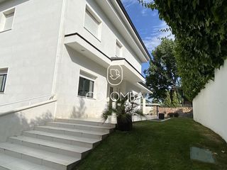 Casa pareada en alquiler en Piovera - Conde Orgaz en Madrid
