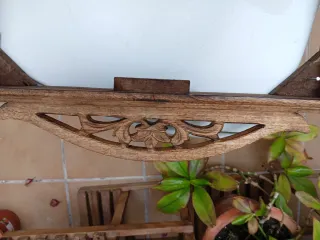 Armario de madera con espejo