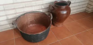 Jarrón y caldera antigua