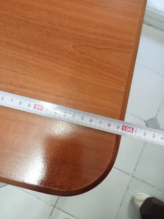 Mesa libro y 2 sillas de cocina.