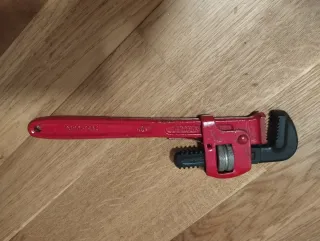 Llave de grifa / perro