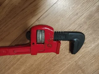 Llave de grifa / perro