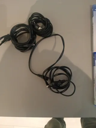 PS4 (PlayStation 4) Negra + 2 Juegos FIFA