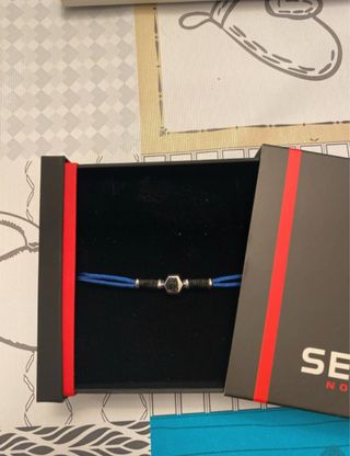 Bracciale cordino blu con dettaglio esagonale