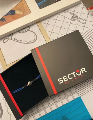 Bracciale cordino blu con dettaglio esagonale