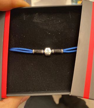 Bracciale cordino blu con dettaglio esagonale
