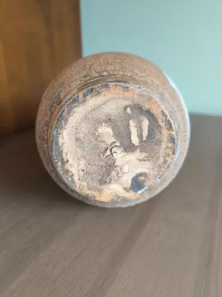 Cántaro antiguo de barro artesanal