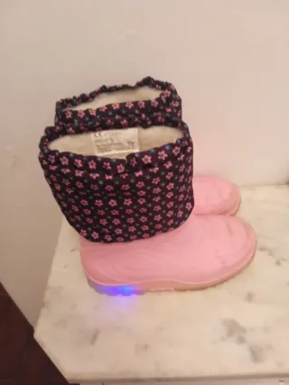 Botas de agua rosas para niña