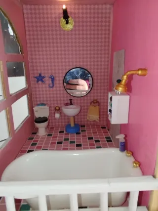 Casa de muñecas de madera