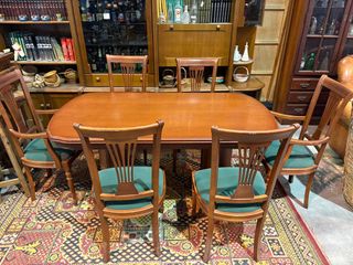 MESA DE COMEDOR Y 6 SILLAS