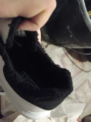 Scarpa invernale bianca dettaglio nero