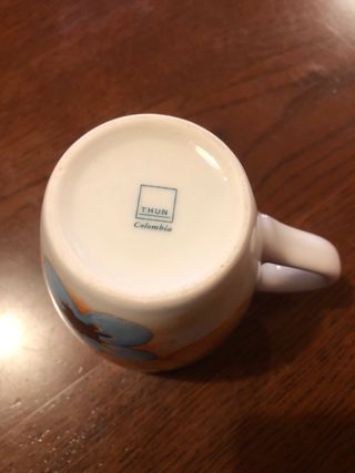 Tazza caffè al volo con farfalla