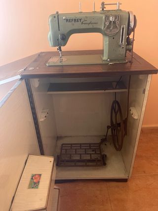 Máquina de coser Refrey Transforma