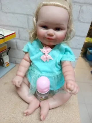 Muñeca bebé realista