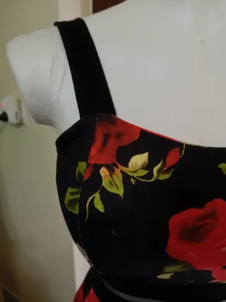 Abito donna nero con fiori rossi