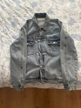 Chaqueta vaquera marca Topman.