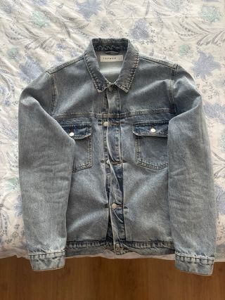 Chaqueta vaquera marca Topman.