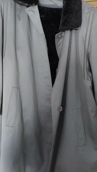 Abrigo gabardina gris y negro