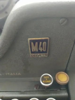 Macchina da scrivere Olivetti