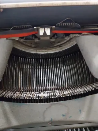 Macchina da scrivere Olivetti