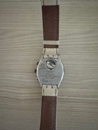 Reloj Swatch Chronograph Negro Correa Blanca