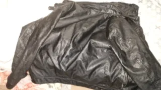 Chamarra de cuero negra para hombre