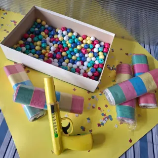 Accessori Carnevale: parrucca, foulard e altri