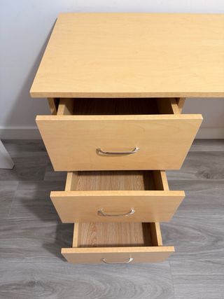 Escritorio madera con cajones y estanterías