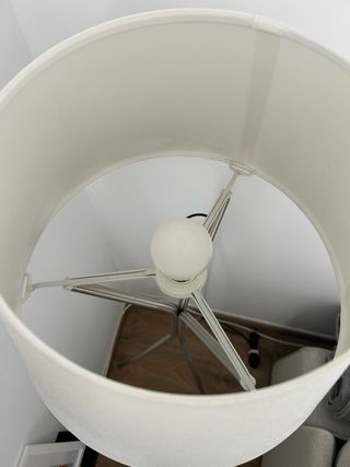 Lámpara de pie Ikea acero con tulipa blanca