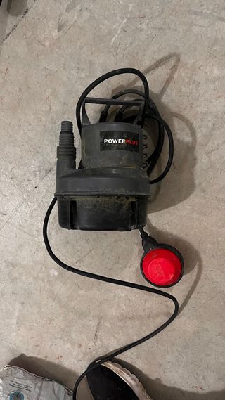 Bomba de agua sumergible Powerplus