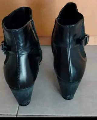 Stivaletti neri con tacco e fibbia,comodi e caldi