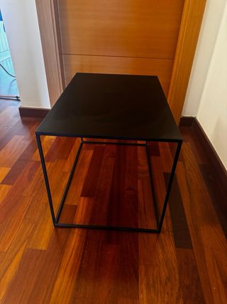 Mesa auxiliar diseño hierro negra