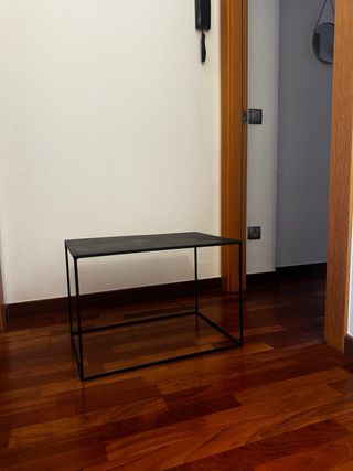 Mesa auxiliar diseño hierro negra