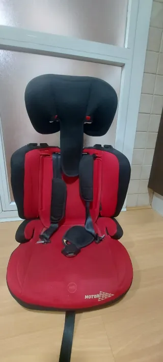 Silla coche infantil roja y negra