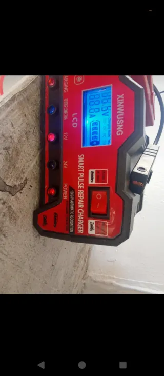 Cargador Batería Coche Moto Tractor LCD