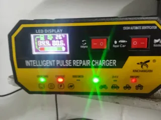 Cargador Batería Coche Moto Tractor LCD