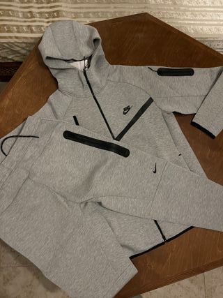 Conjunto Nike Tech Gris