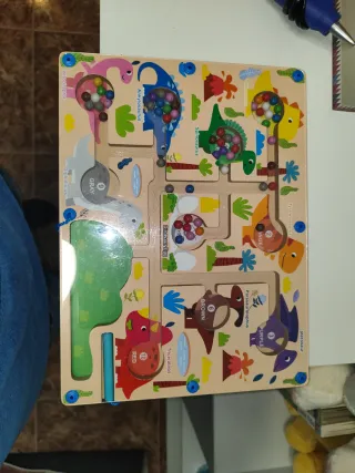 Juguete laberinto imán dinosaurios