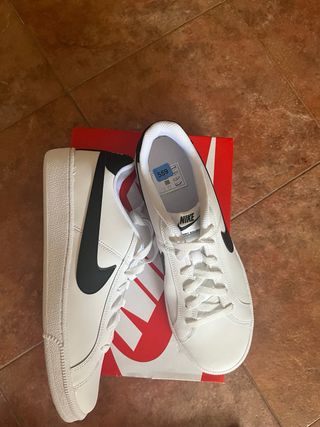 Nike Court Royale Blancas y Negras