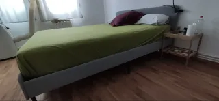 Estructura de cama SLATTUM gris y verde